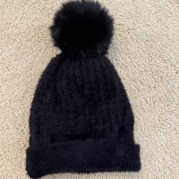 Accessories - Chic Black Faux Fur Pom Pom Beanie